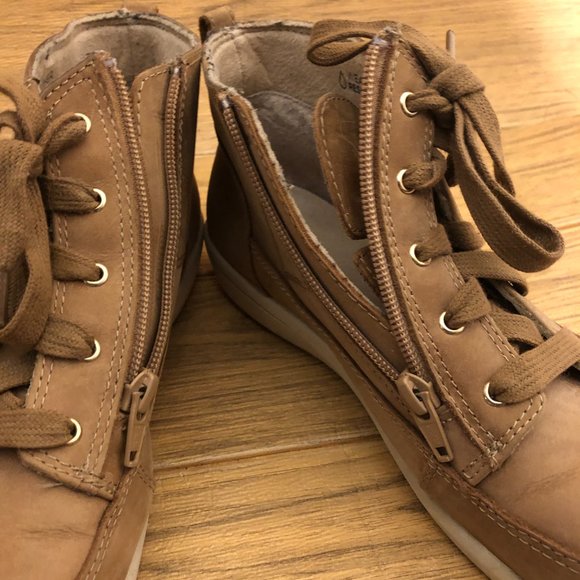 Vionic SHAWNA bootie, size 9, zip on booties - Picture 8 of 16